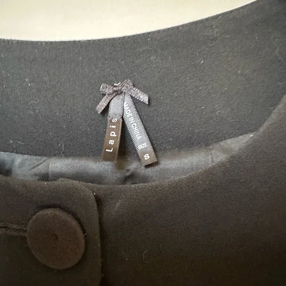 Black Crepe Swing Jacket with Bracelet Length Sleeve - Picture 4 of 4